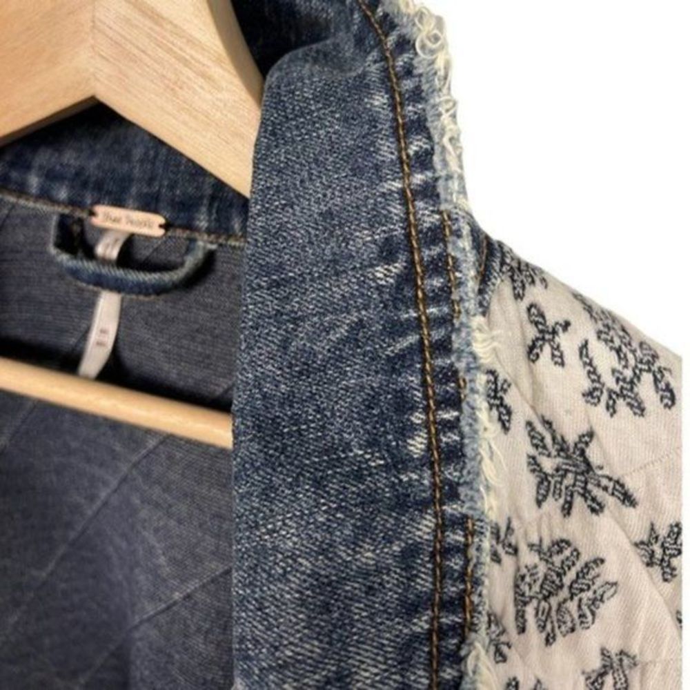 Free People Cropped Denim & Floral Print Jacket in Blue and White - Picture 13 of 16
